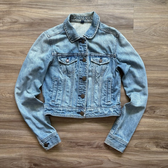 American Eagle Classic Fit Jean Jacket – Y2K, Clean Girl, Soft Grunge Vibes - Picture 1 of 4